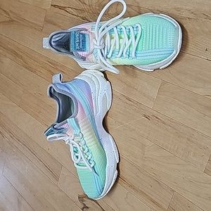 STEVEN MADDEN RAINBOW SNEAKER!  THESE ARE SO BEAUTIFUL.   Worn once!